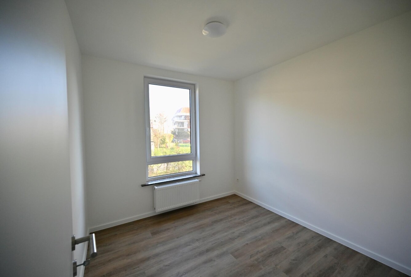 MAGNIFIEK GERENOVEERD APPARTEMENT MET GARAGE OP ZUCHT VAN ZEE 