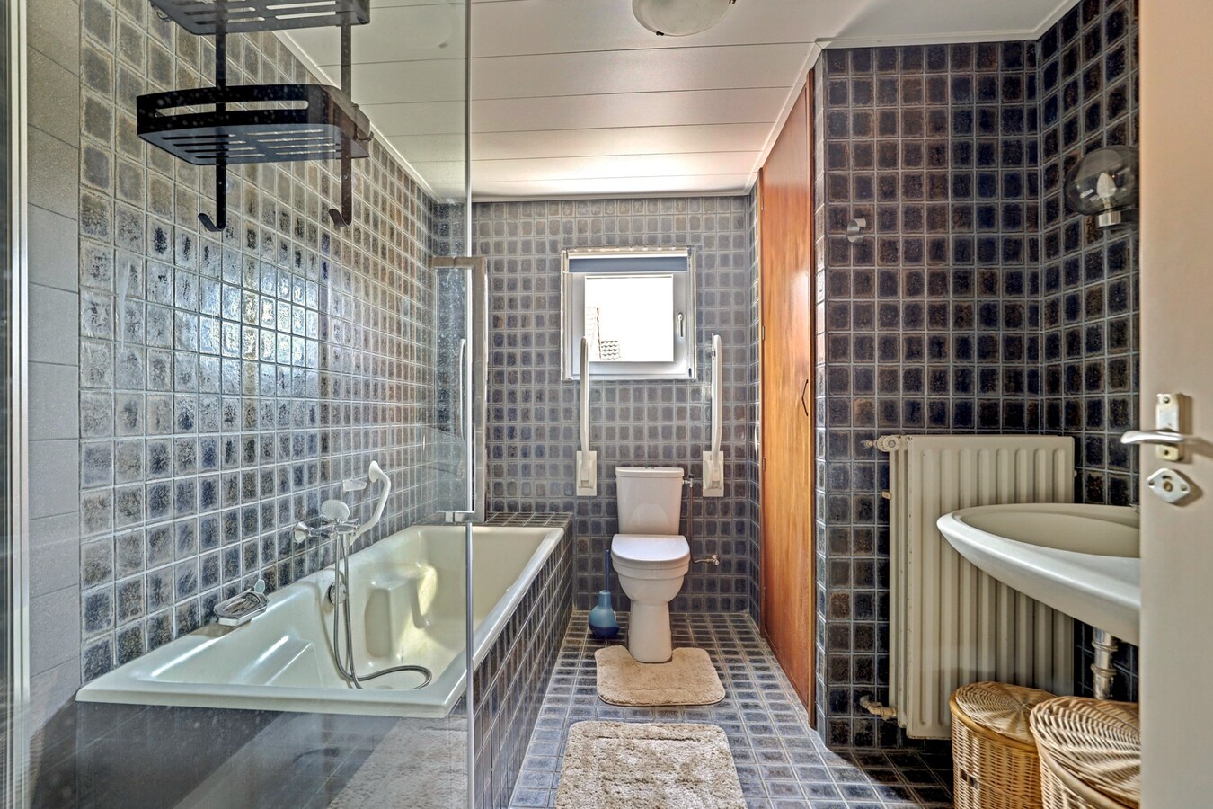 Vrijstaande woning met vijf slaapkamers, garage en royale tuin 