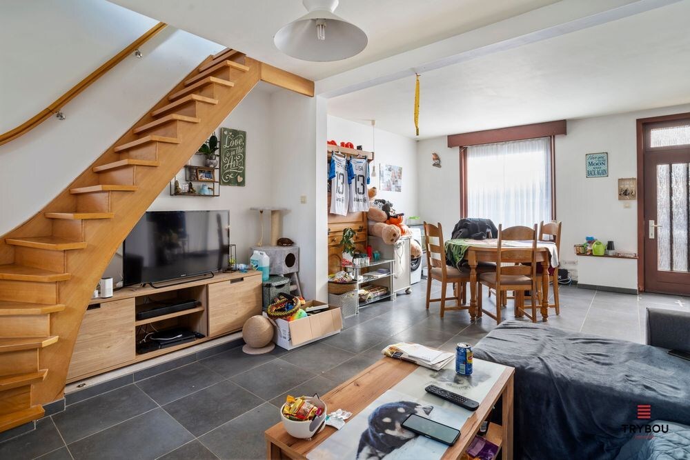 Centraal gelegen starterswoning op ruim perceel van 1658 m² 