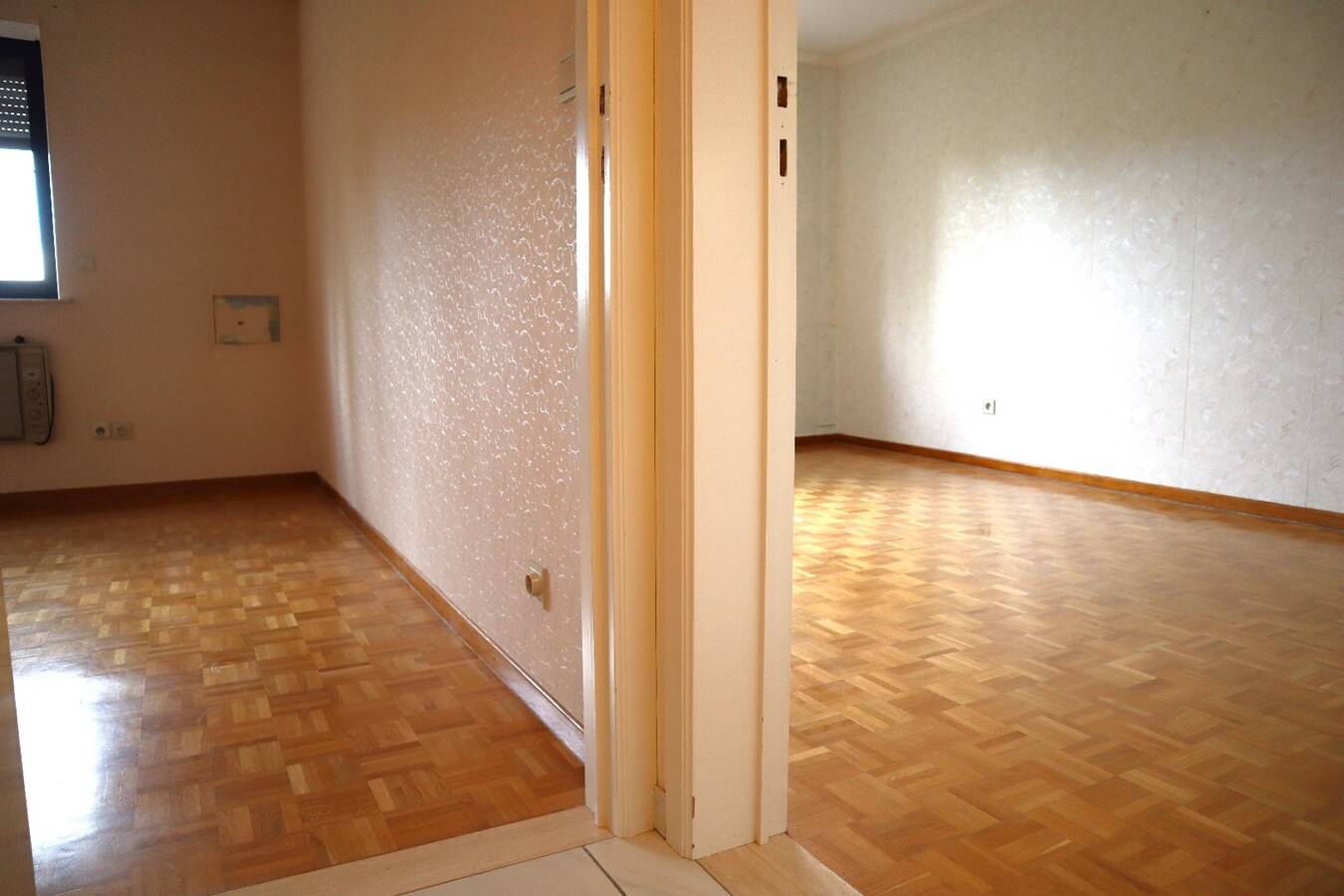 Mooi en goed onderhouden appartement met 2 slaapkamers (incl autostaanplaats) te Tienen 