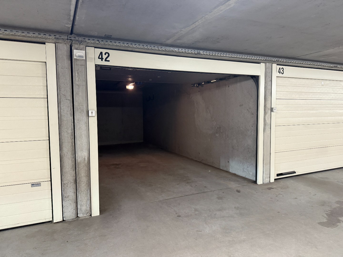 RUIME GARAGEBOX ONDER KINEPOLIS OOSTENDE 