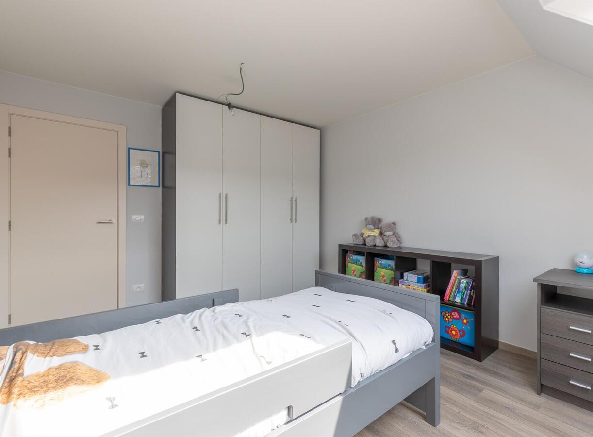 Zeer ruime woning met bijzonder veel licht én luxe  !    IDEAAL VOOR GROOT GEZIN !! 