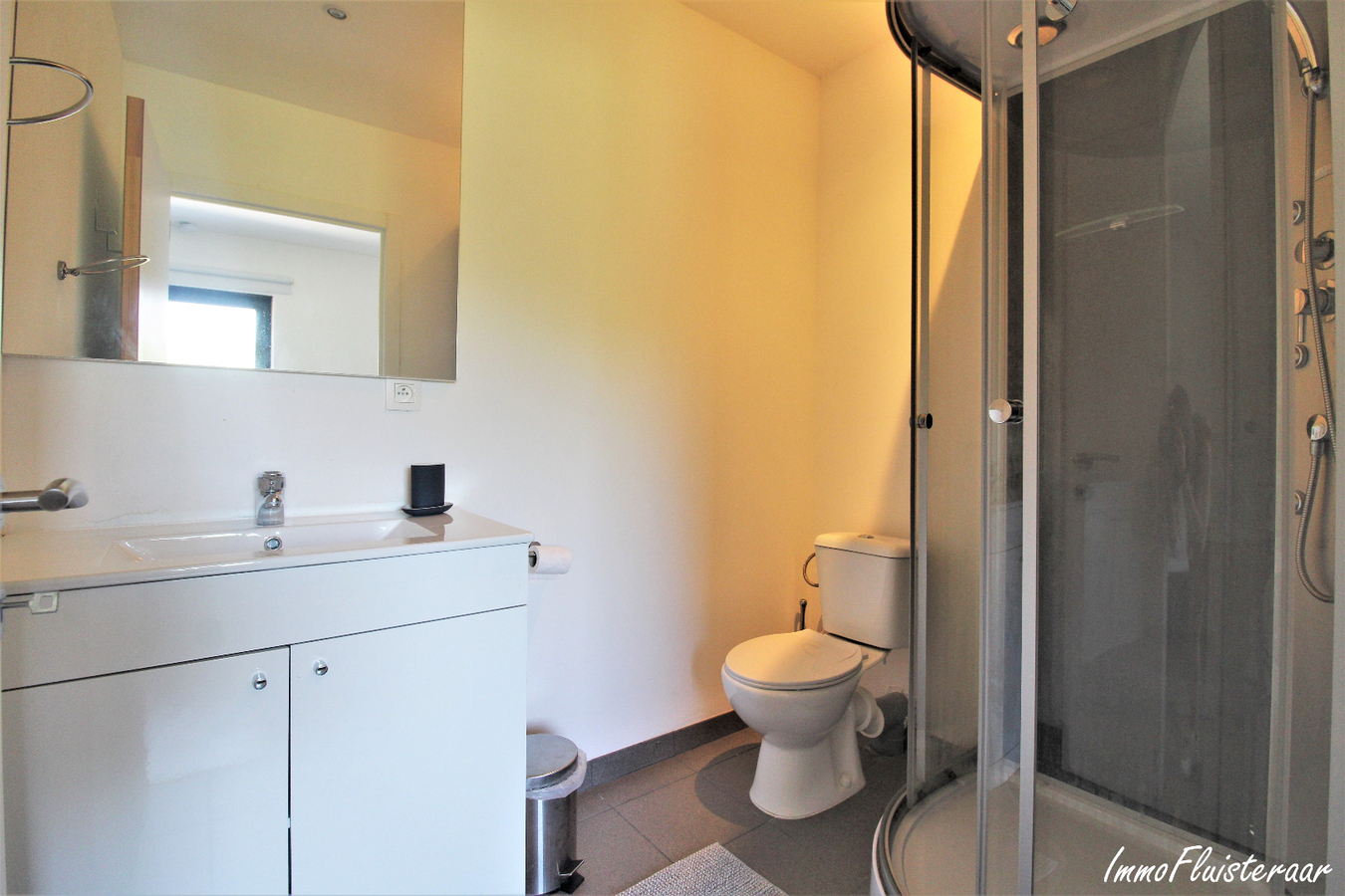 Professional recently built equestrian center on more than 3ha at Hannut (Luik/Liège; Belgium) 