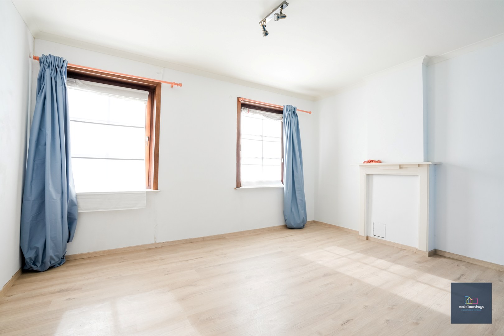 Ruime  halfopen bebouwing  met  zonnige tuin, terras en garage in Waarschoot 