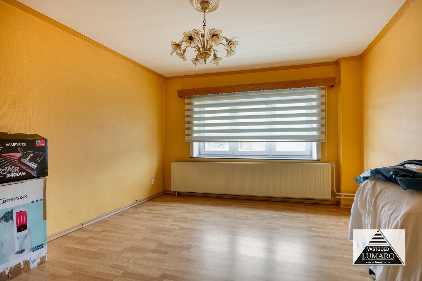 2  woongelegenheden met handelsruimte , grote tuin, 1448 m² 