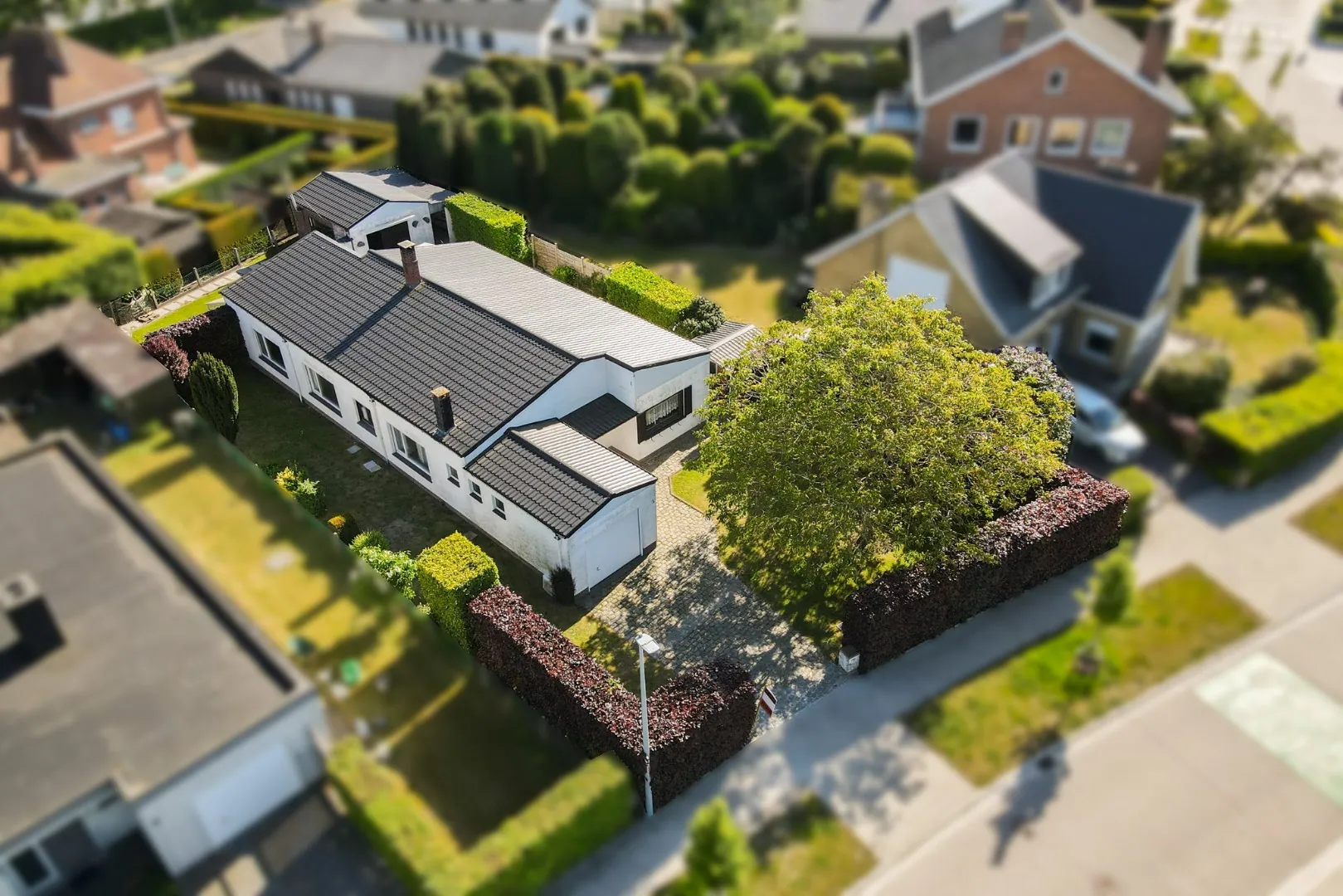 Ruime bungalow op 707 m² op toplocatie in Sint-Andries! 