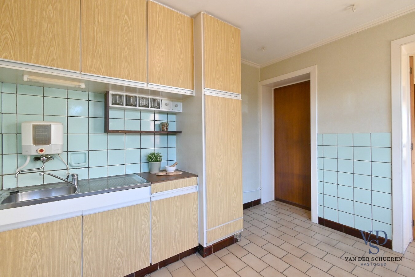 Degelijke, ruime woning (op te frissen). 