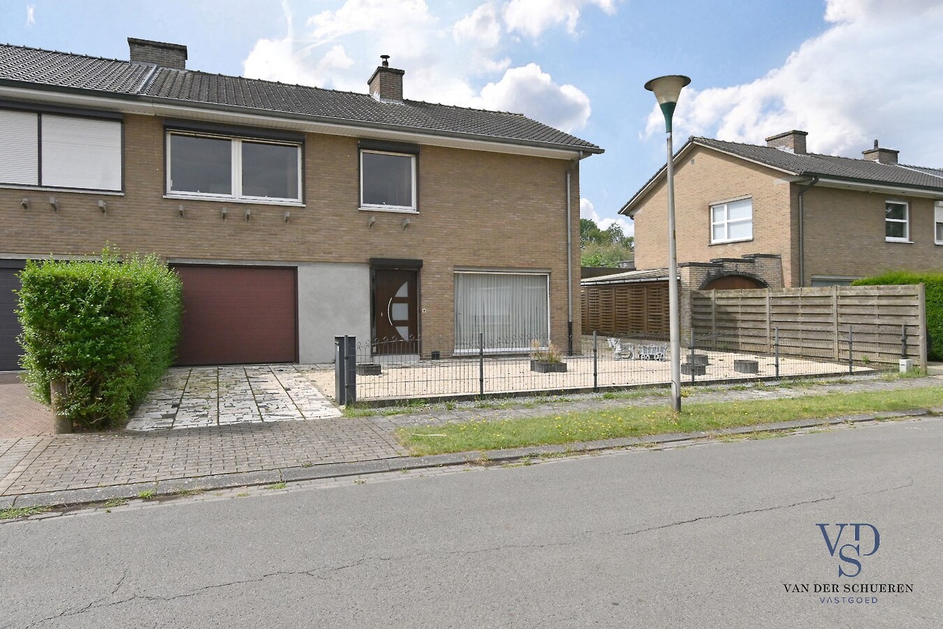 Degelijke Half Open Bebouwing 