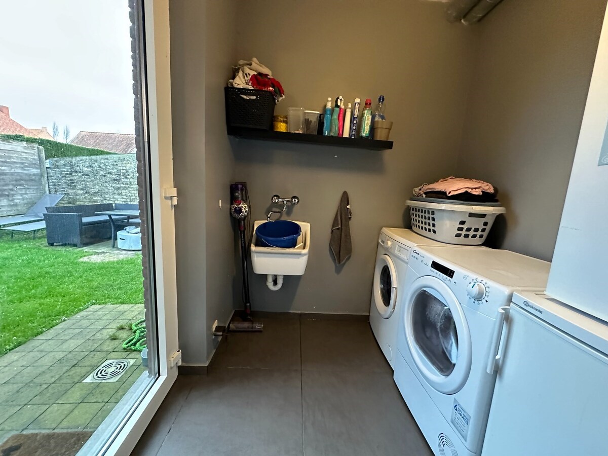 Ruime halfopen woning op het einde van doodlopende straat 