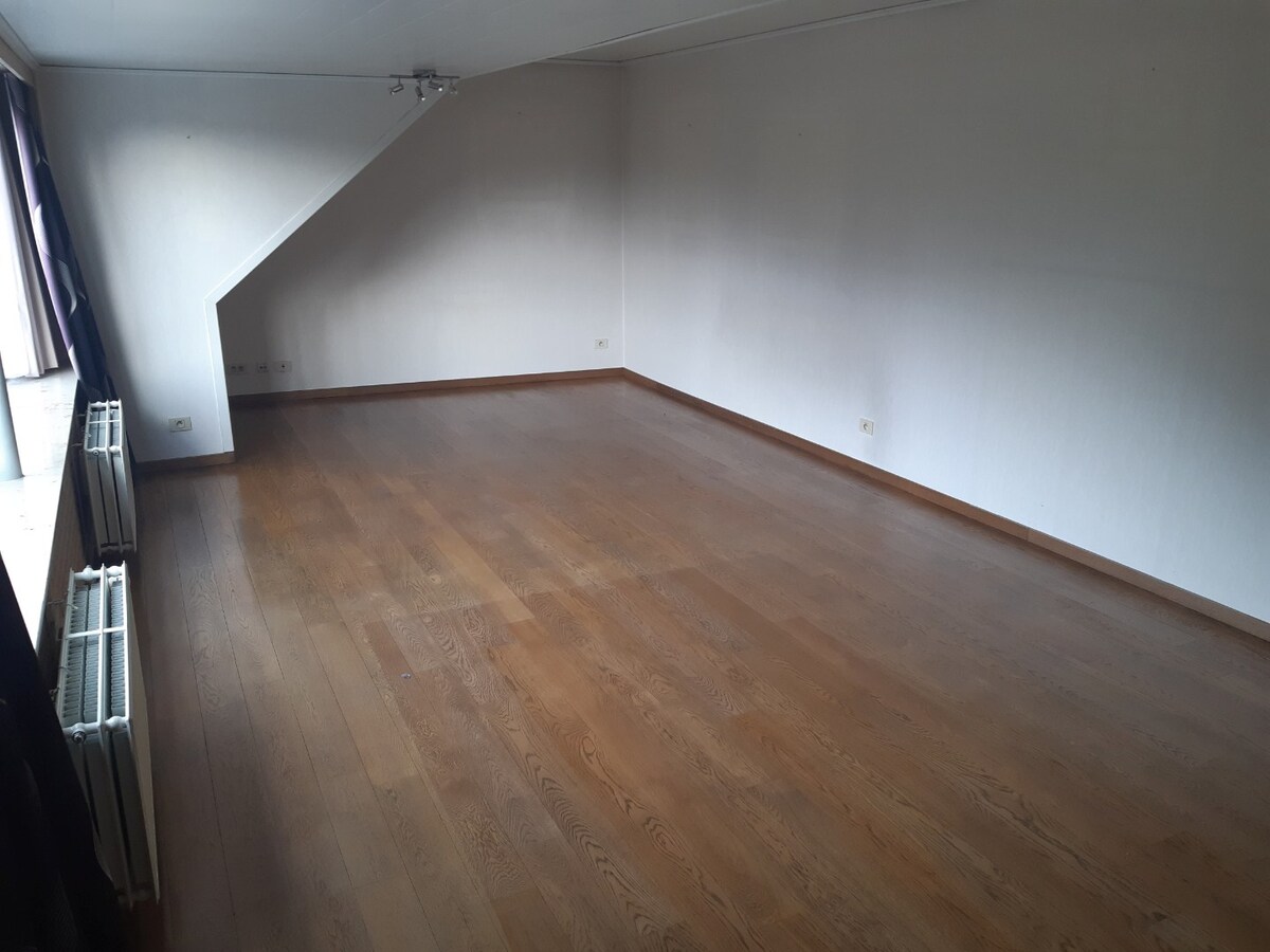 Ruim wonen (> 130 m²) op de tweede verdieping. 