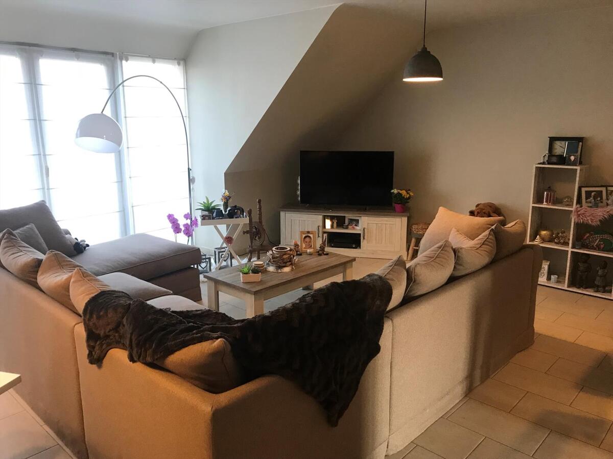 Ruim duplex-appartement met twee ruime slaapkamers 