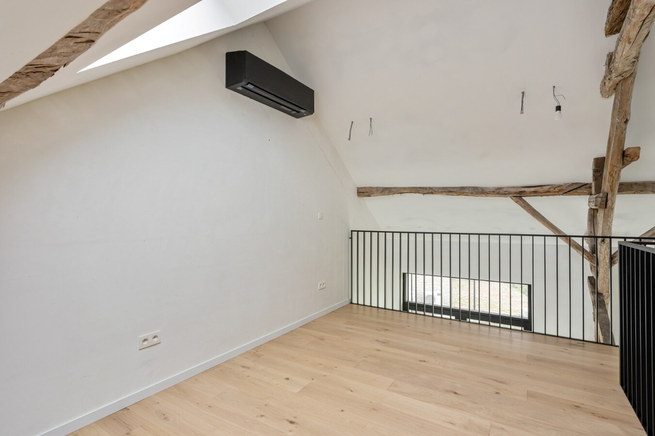 Exclusieve woning in volledig heropgebouwde hoeve op een perceel van 4a60ca! 