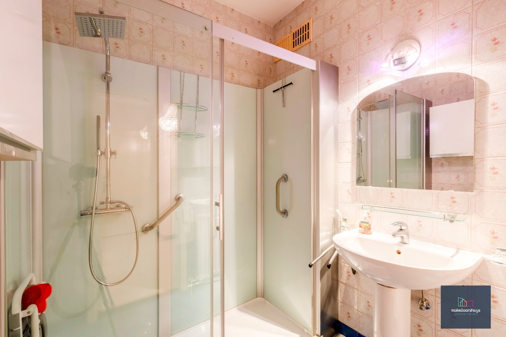 Nabij Gent Sint-Pieters ; Ruim appartement met 2 slp. fietsenberging en kelder 