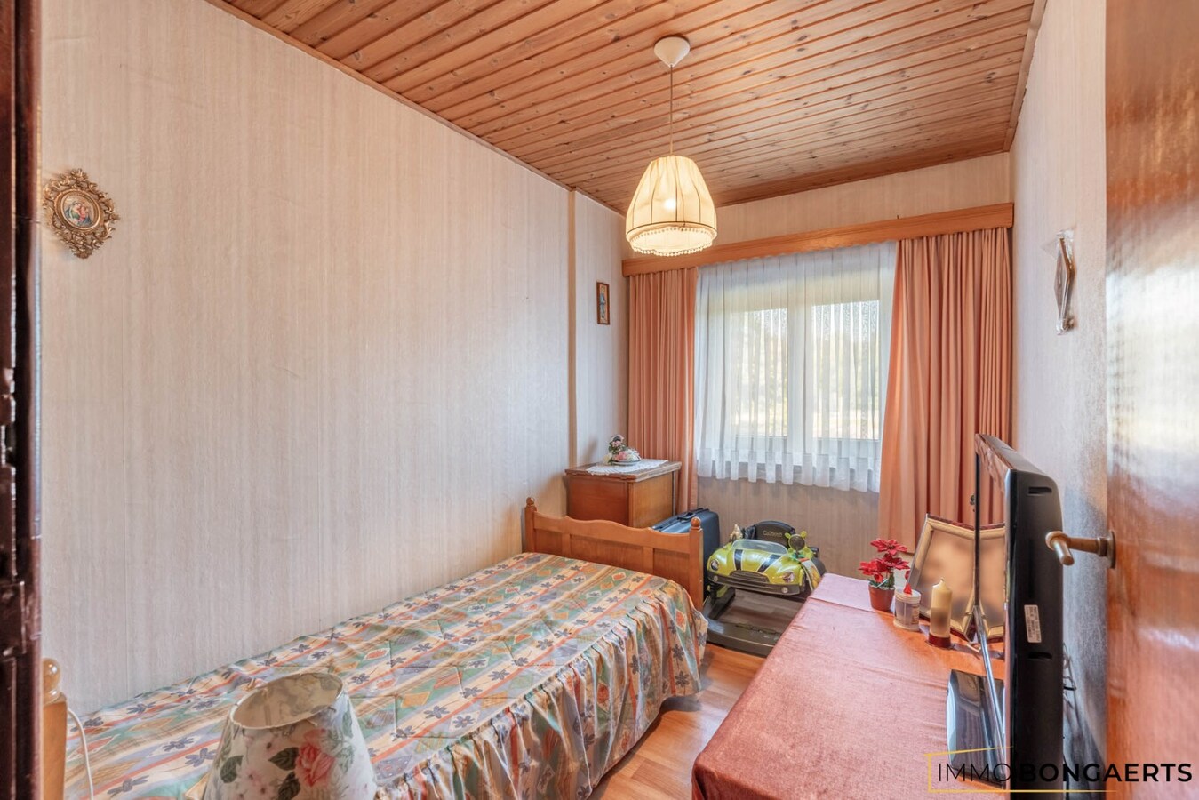 Ruime woning met tuin, garage en 4 slaapkamers. 