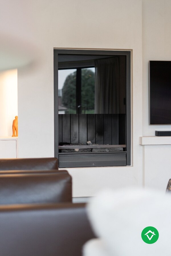 Stijlvolle alleenstaande villa met luxueus interieur en vier slaapkamers te Roeselare 