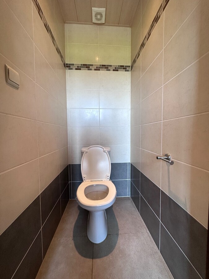 Rustig gelegen alleenstaande woning te Leke 