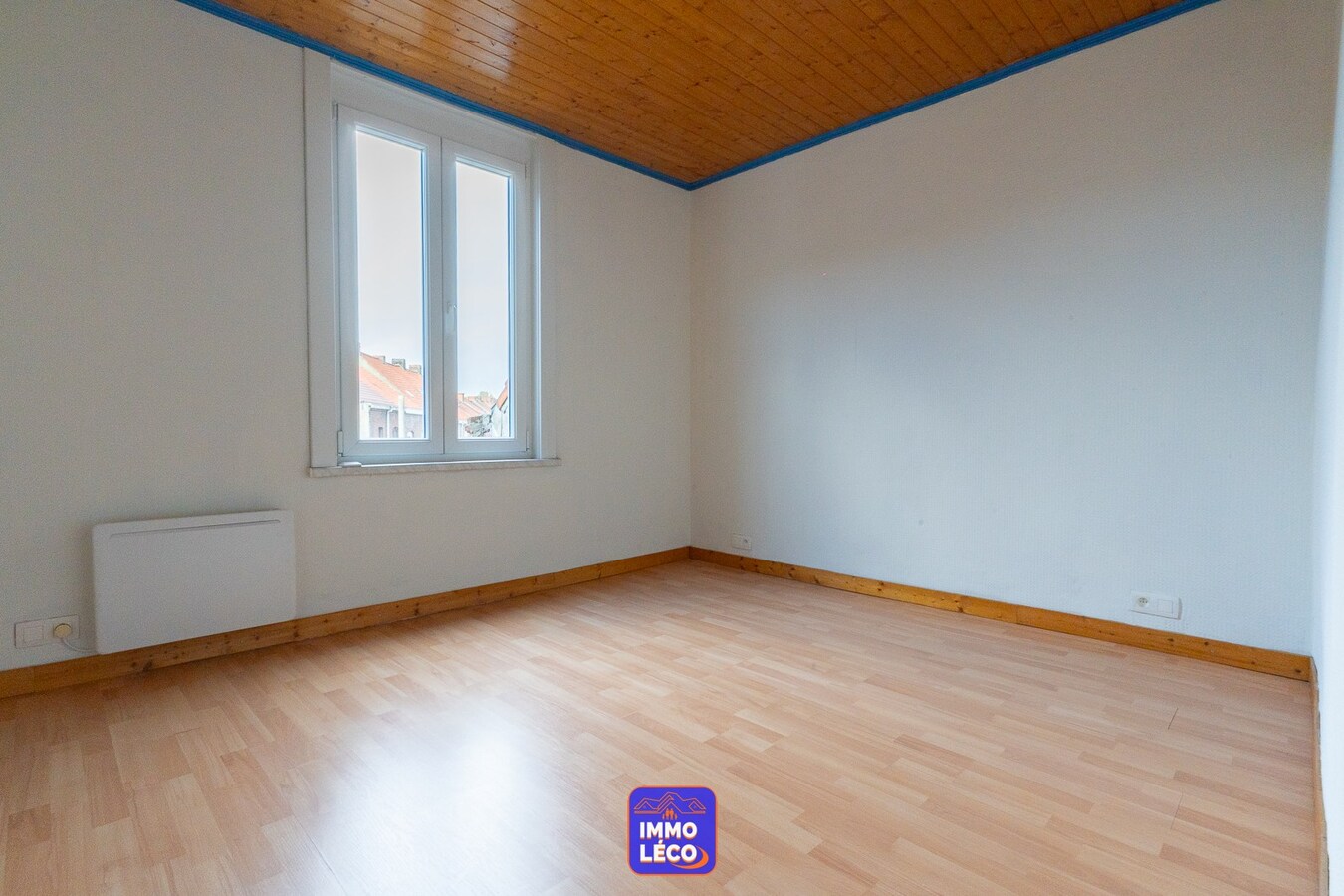 Maison rénovée avec cour. 