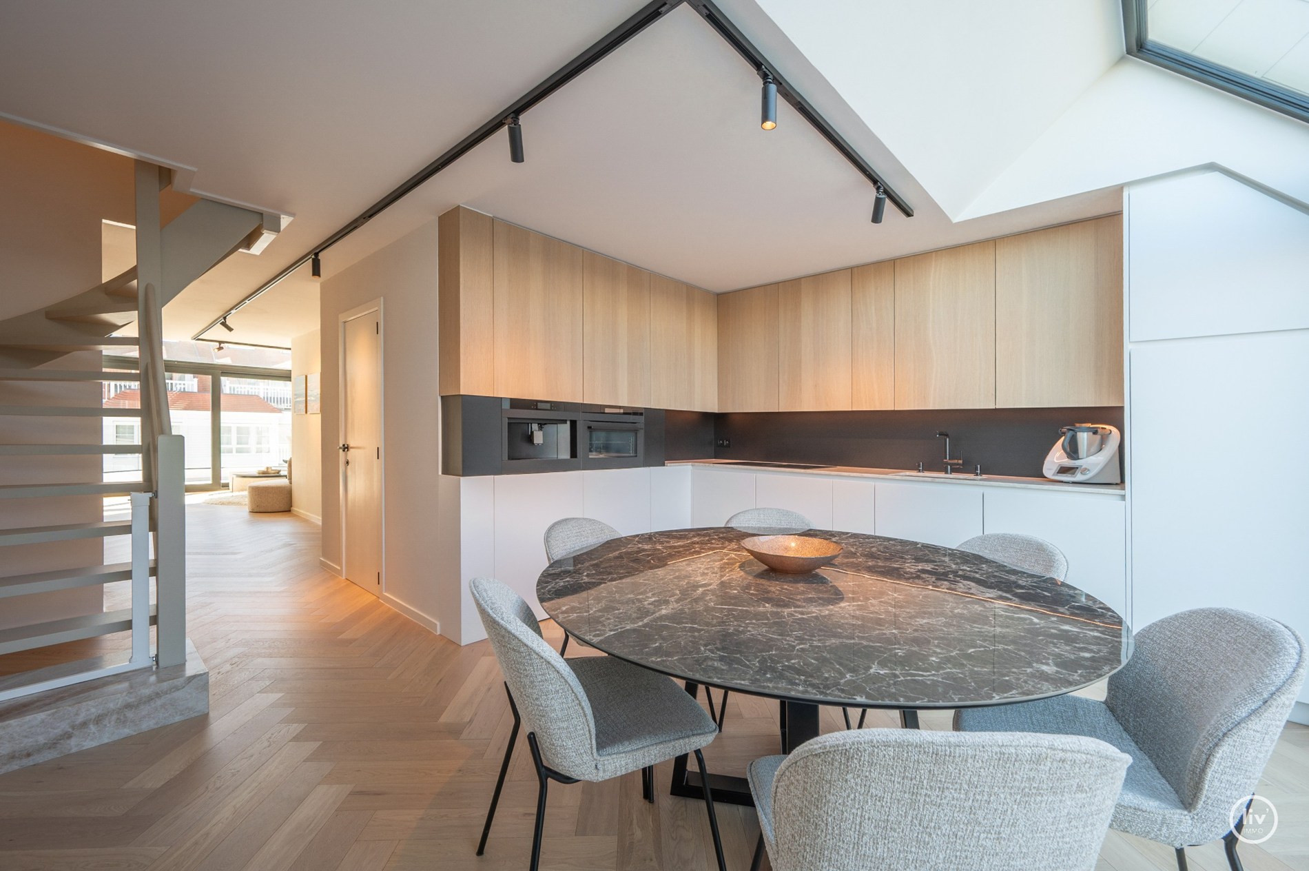 Uitzonderlijk luxueus afgewerkte duplex met royale terrassen, op topligging te Dumortierlaan. Hier werd over elk detail nagedacht 