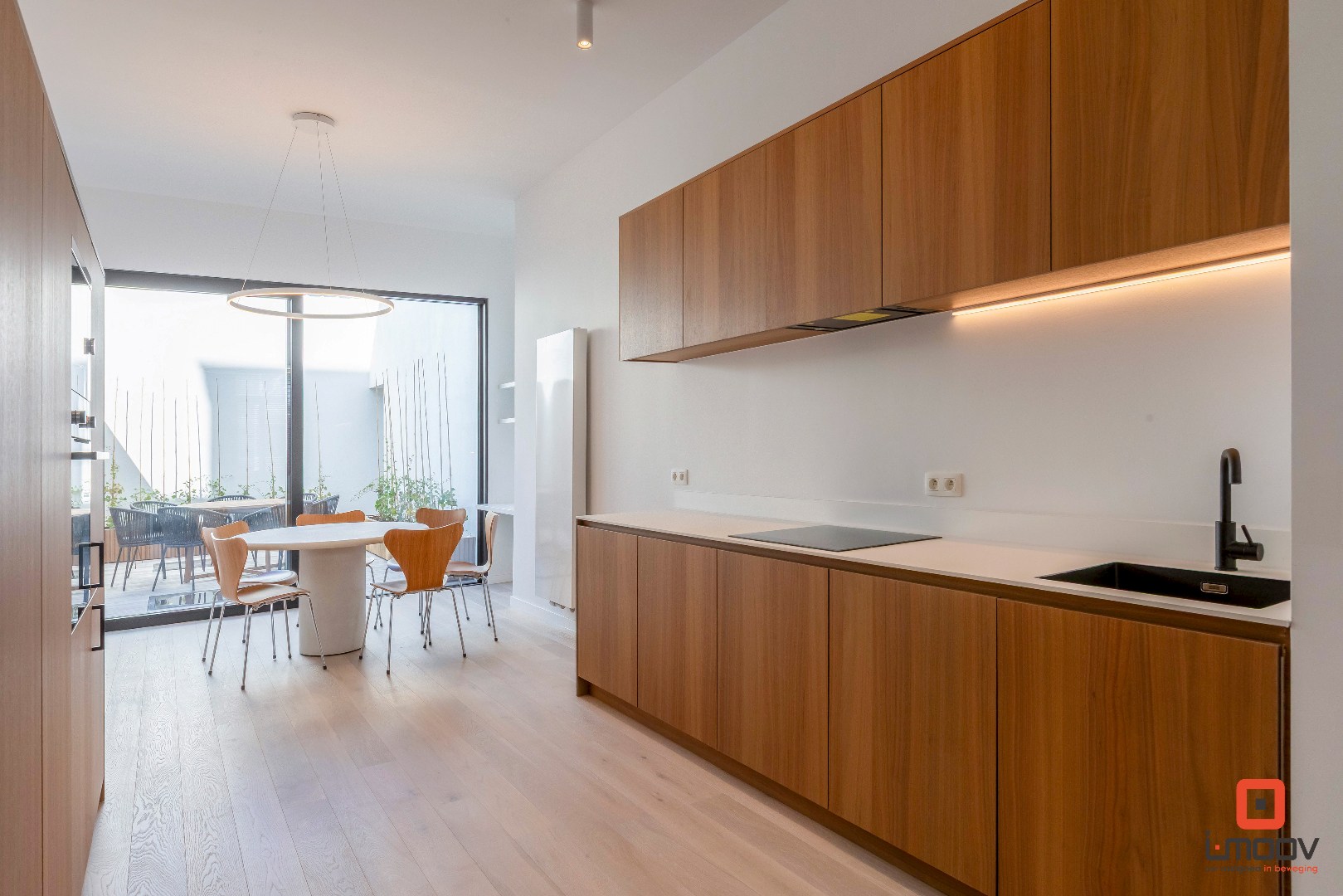 Instapklare tweeslaapkamer duplex met groot terras in de Nieuwpoortsesteenweg, Oostende 