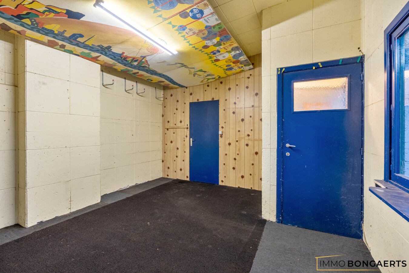 Gelijkvloerse woning met polyvalent bijgebouw 