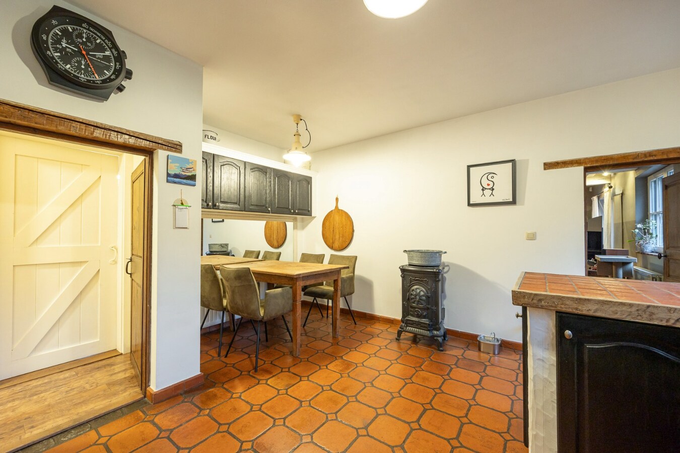 Charmante en ruime woning met zwembad en bijgebouw op toplocatie 