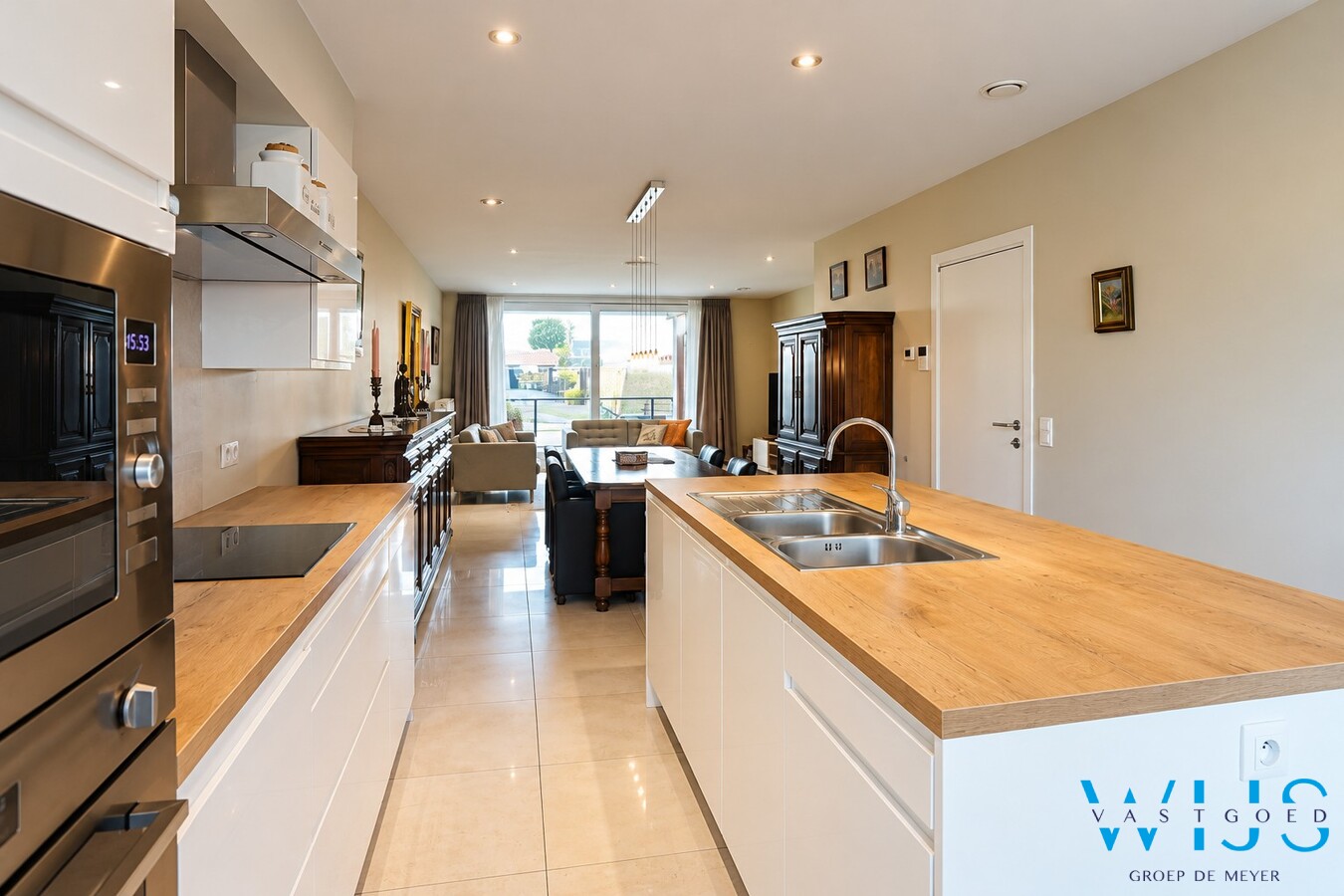 Recent verzorgd gelijkvloers appartement met garage en staanplaats ! 