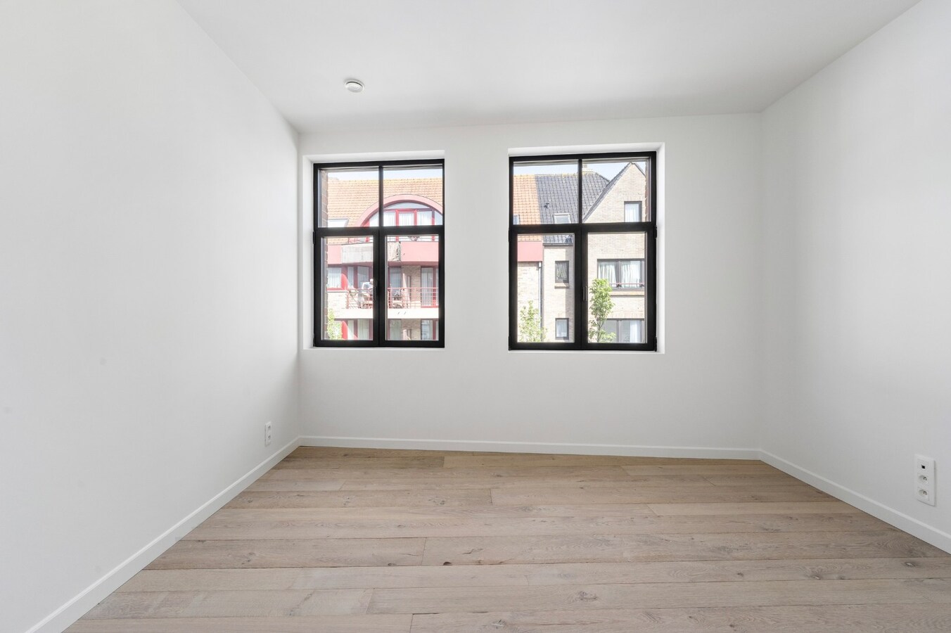 Luxueuze totaalrenovatie | ruim 2 slaapkamer appartement met terras 