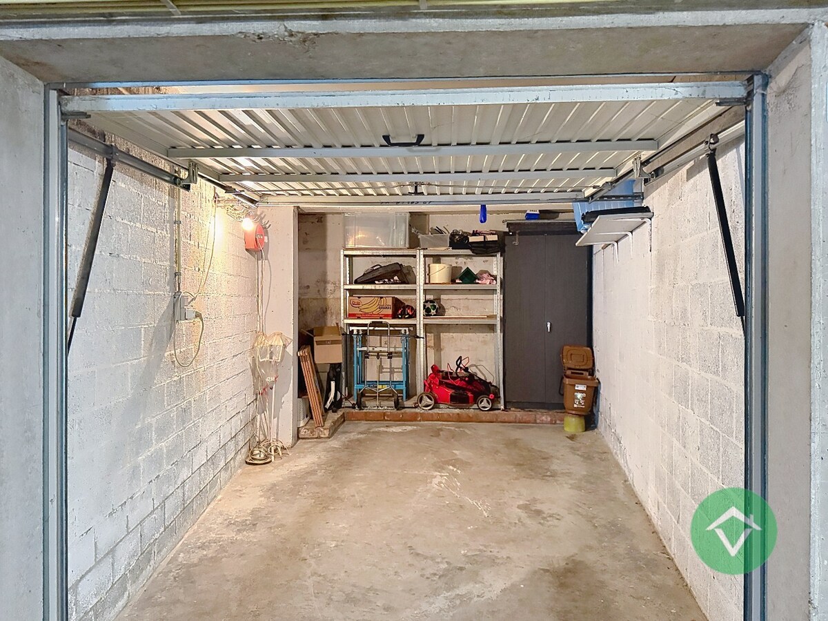 Volledig gerenoveerd handelspand met woonst en garage te Koekelare 