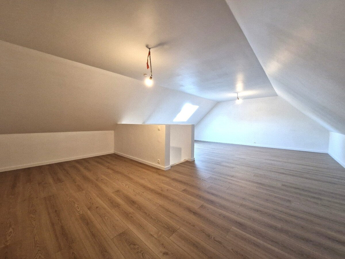 Nieuwbouwwoning met mooie tuin, garage en 4 slaapkamers te Dudzele 