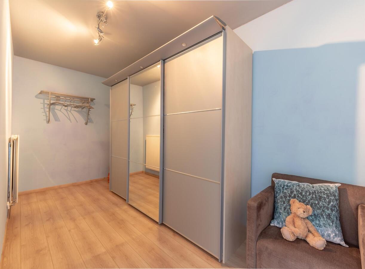 Zeer ruime woning met bijzonder veel licht én luxe  !    IDEAAL VOOR GROOT GEZIN !! 