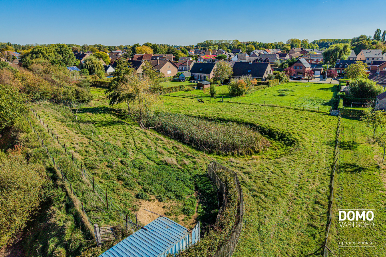 Veelzijdig bedrijfsgebouw met ruime bedrijfshallen op 84a33ca te Halen 
