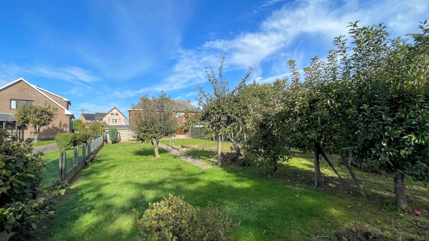 Ruime, te renoveren gezinswoning op zuidgericht perceel van 739 m² 