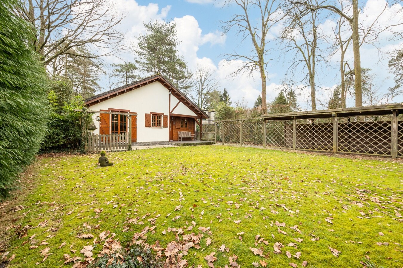 Instapklare gelijkvloers woning in het groen op een West-perceel van  626 m² 