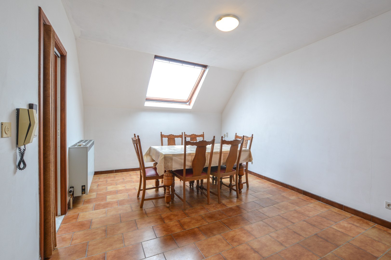 Interessante opbrengsteigendom met 5 volledig verhuurde appartementen in het centrum van Oudenburg 