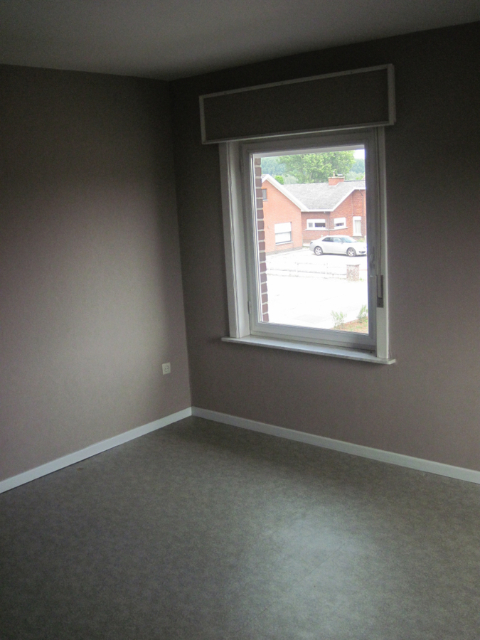 Degelijke Half Open Bebouwing. Bijzonder rustig gelegen ! 