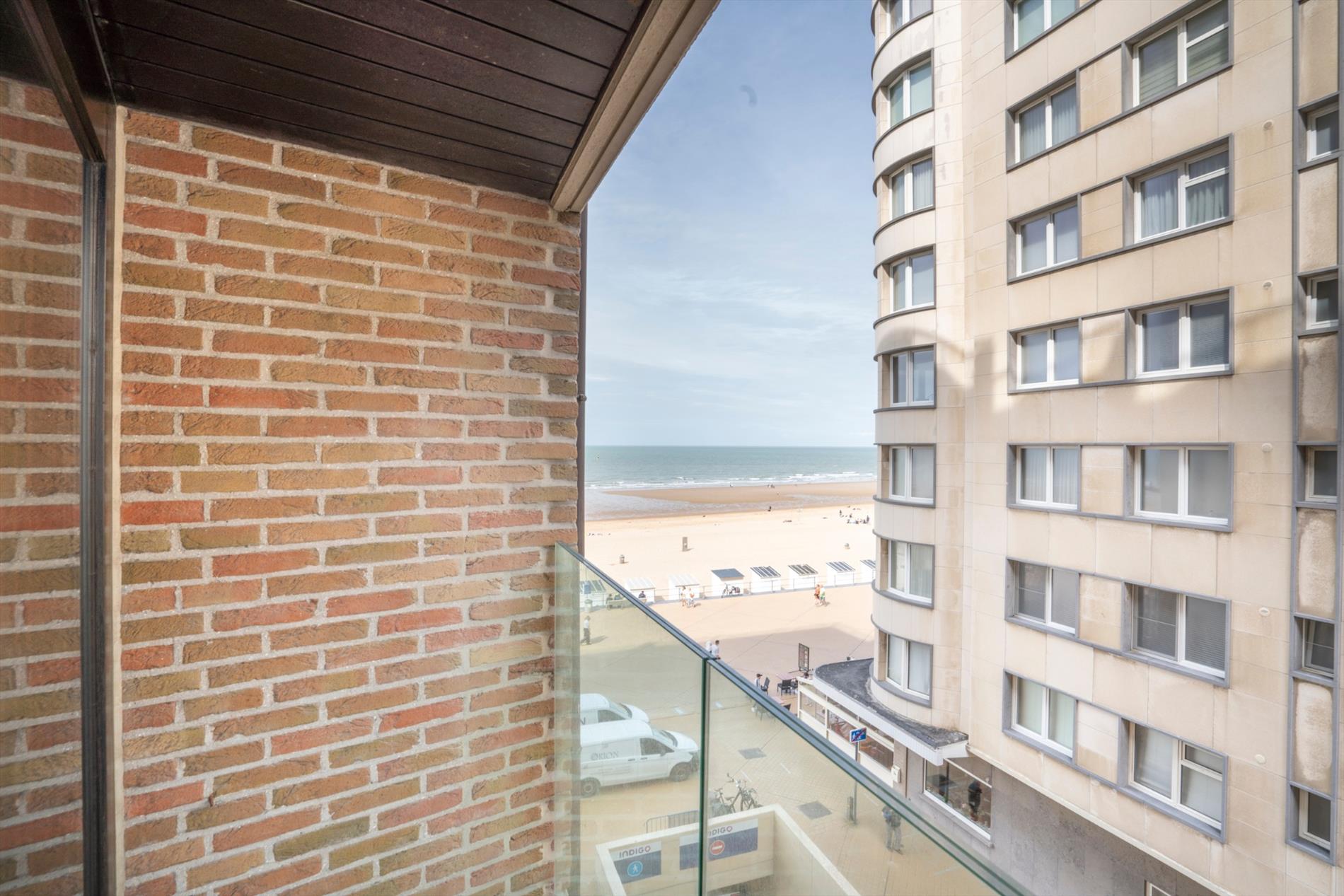 MOOIE STUDIO MET ZIJDELINGS ZEEZICHT IN CENTRUM OOSTENDE 