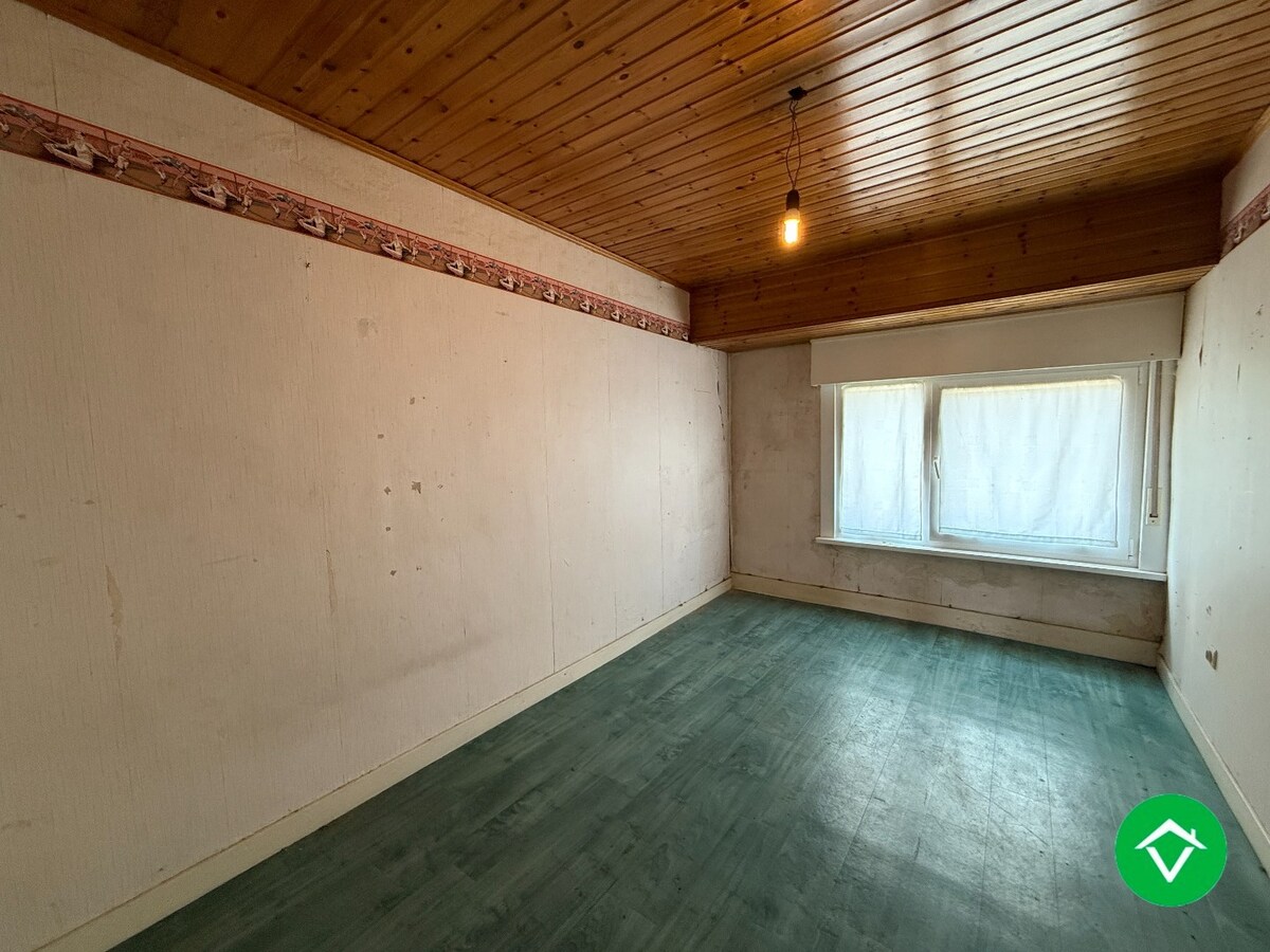 Op te frissen rijwoning met 3 slaapkamers en tuin in centrum Staden 