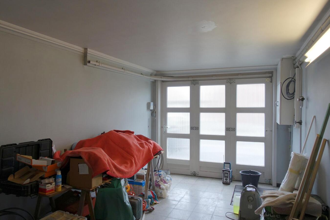 Halfopen woning met garage 