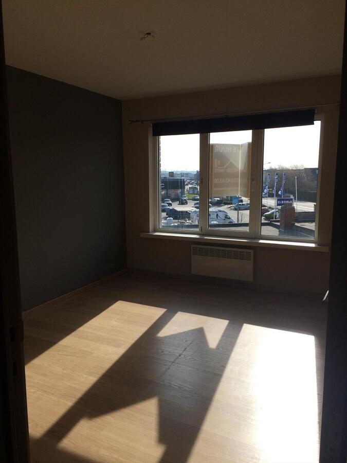 INSTAPKLAAR !! TWEE SLP APPARTEMENT MT GARAGE OP CENTRALE LIGGING 