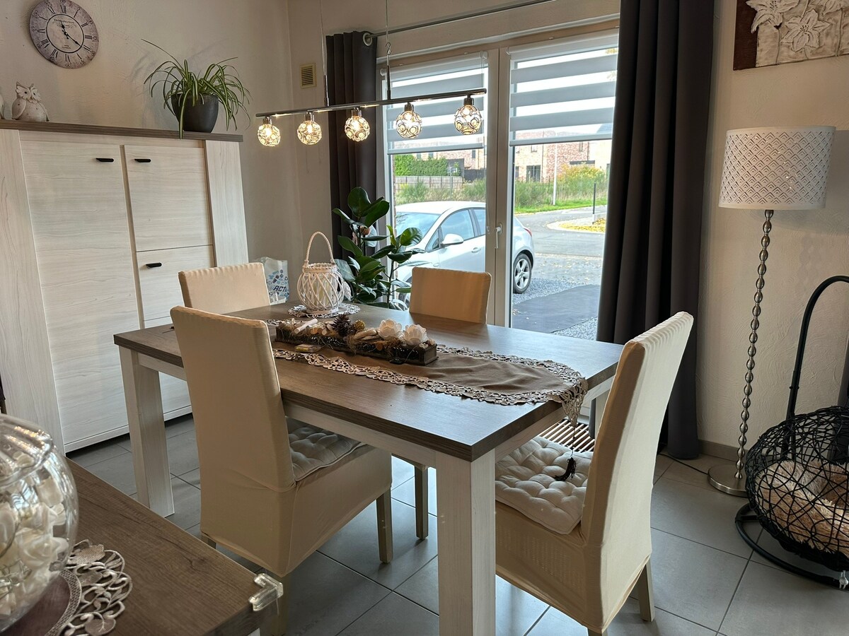 GELIJKVLOERS appartement met 1 slaapkamer,  ruim terras 