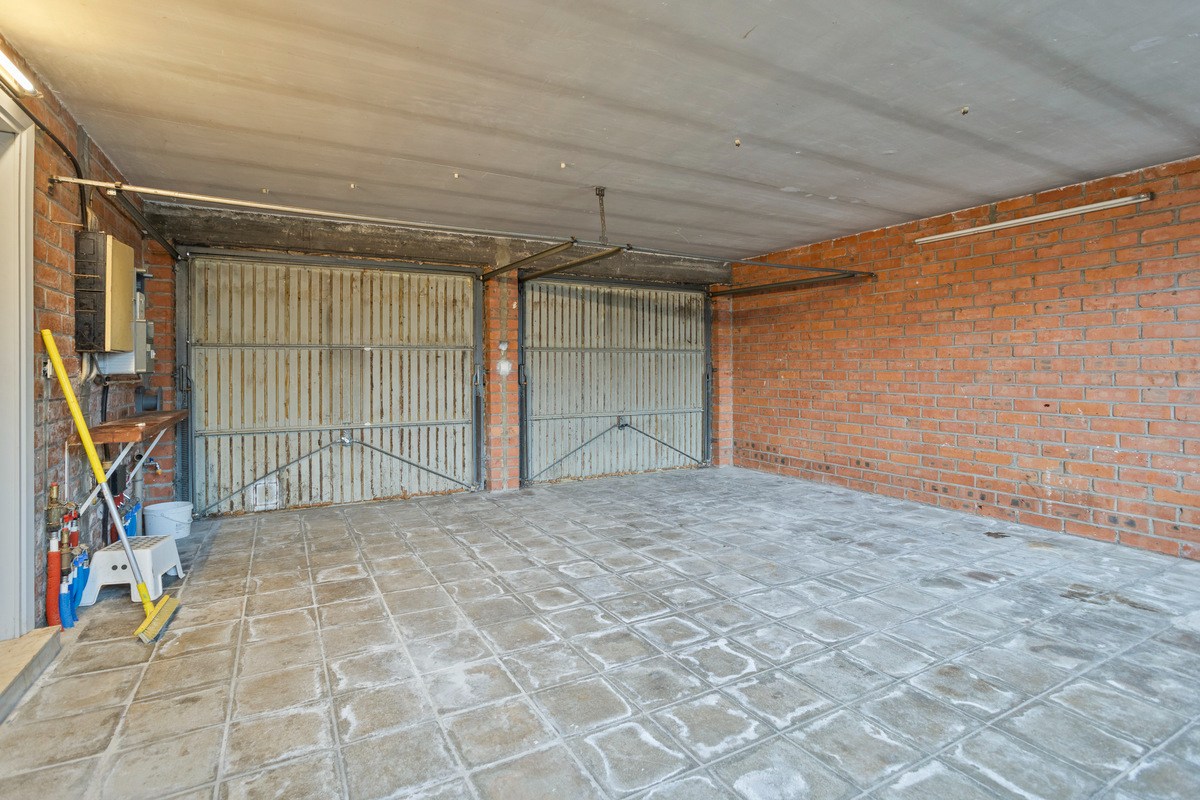 Open bebouwing met 3 slaapkamers, tuin en 2 garages op een perceel van 1108 m² in Haasrode! – EPC 363 kWh/m² - bewoonbare opp. 196 m² 