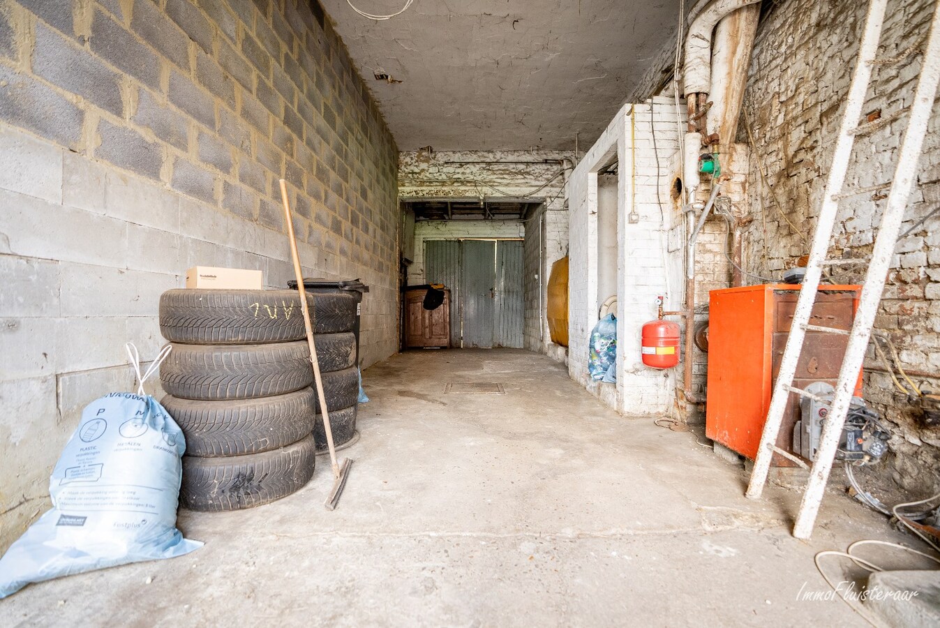 Propriété équestre avec maison à rénover à ca. 90a à Wonck (Bassenge). 