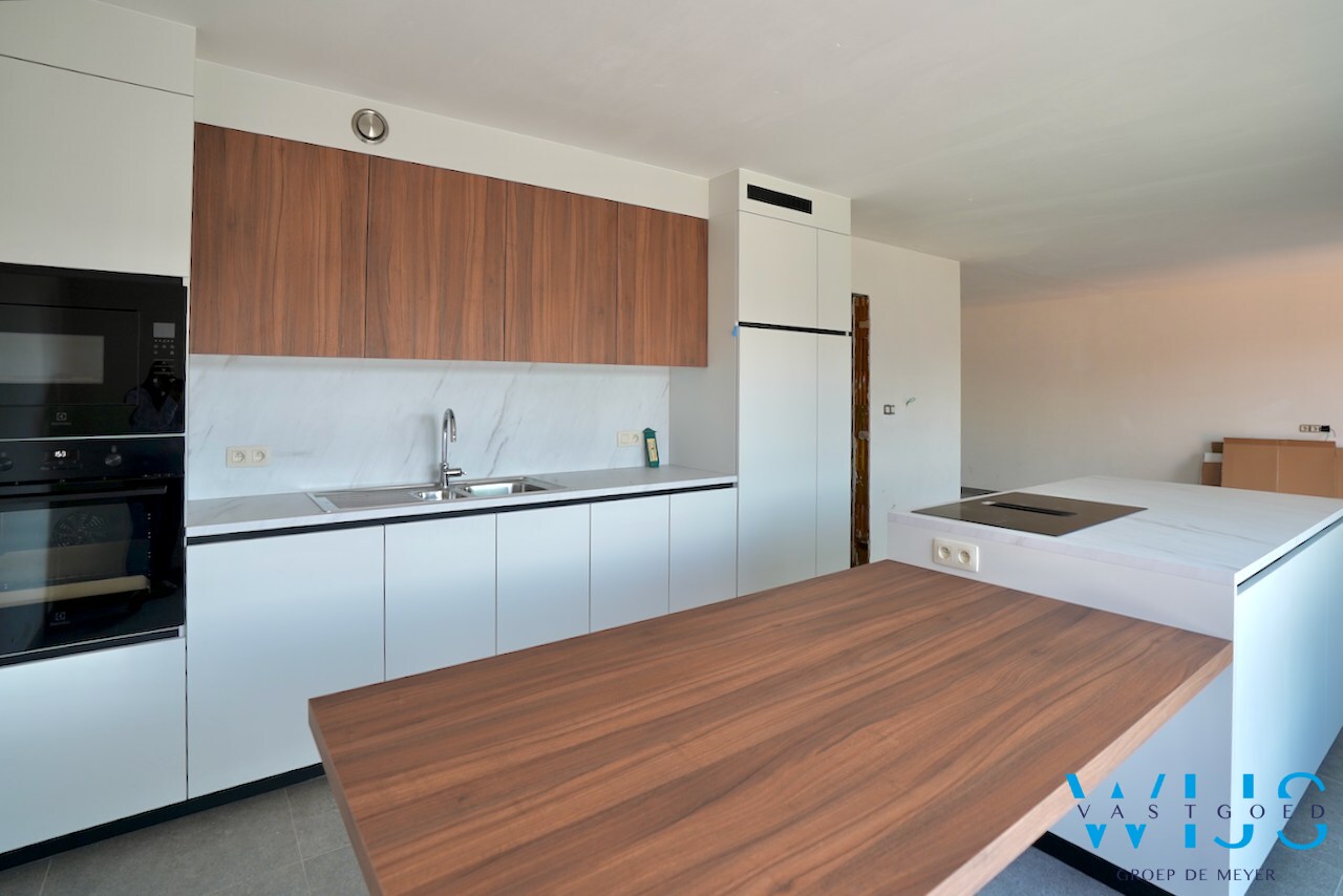 Drieslaapkamer appartement met garage in hartje Ertvelde ! 