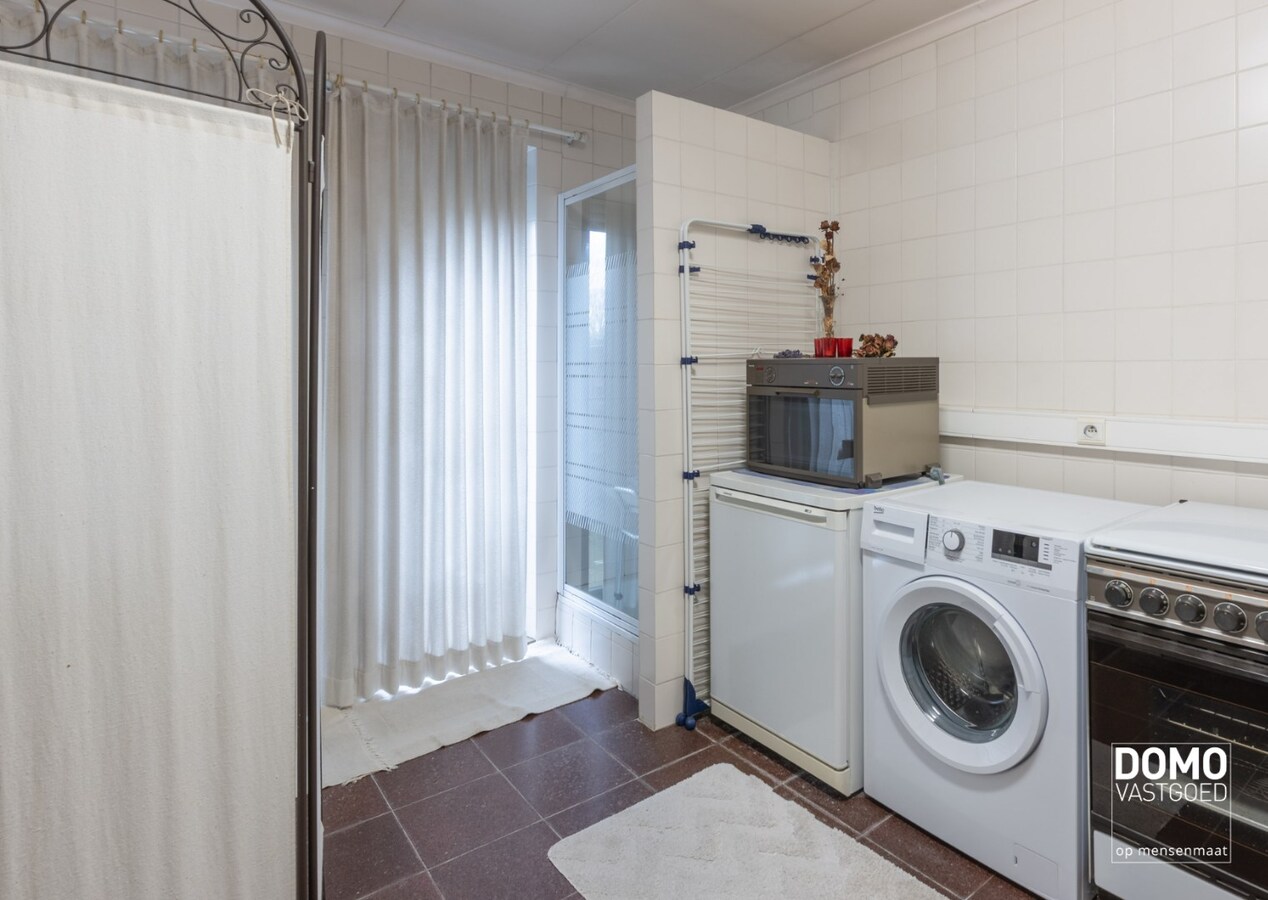 DEELS GERENOVEERDE WONING MET 3 SLAAPKAMERS, GARAGE EN RUIME TUIN TE KOOP IN KERMT 