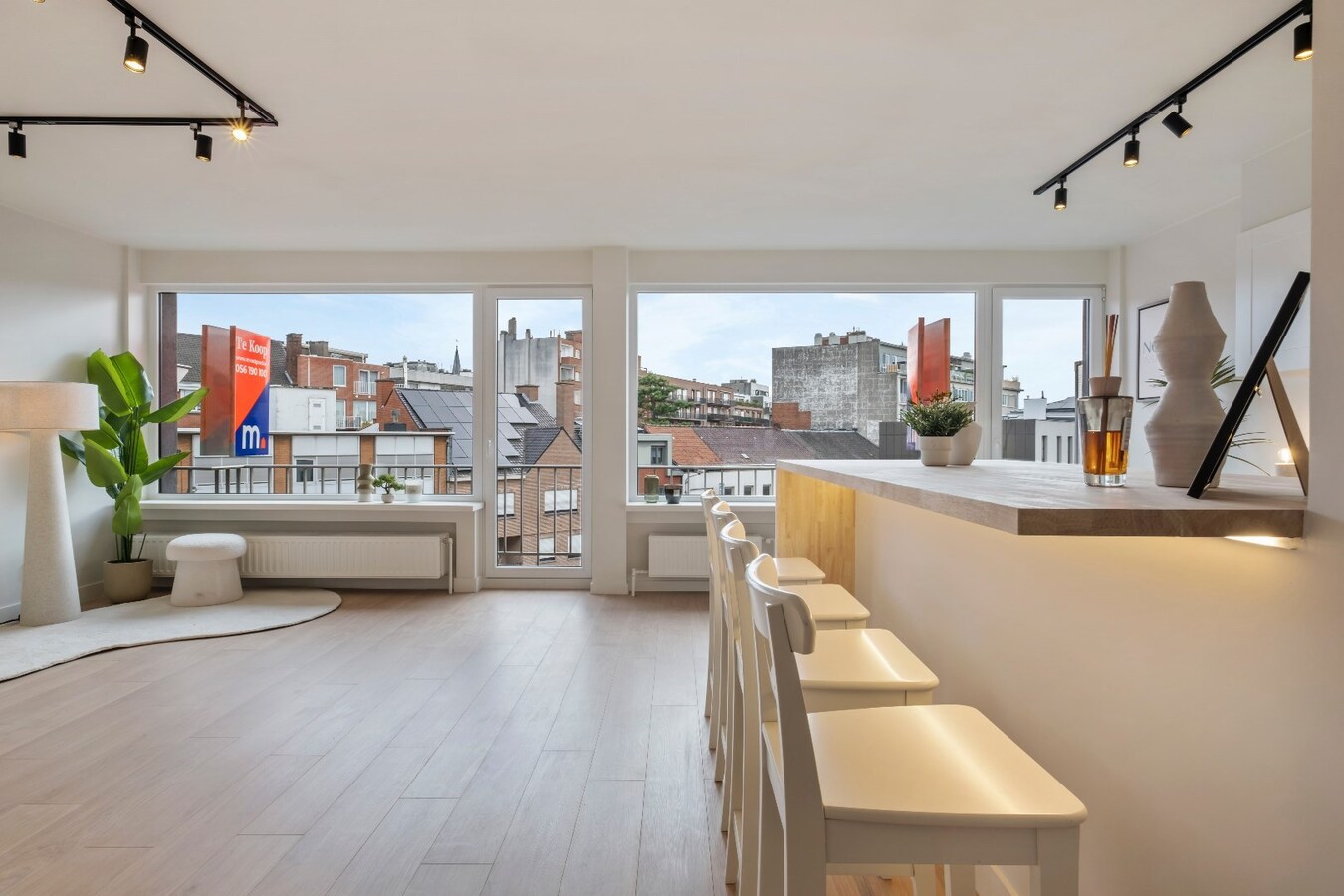 Prachtig 2-slaapkamer appartement (100m2)  met terras en garage te Kortrijk ! 