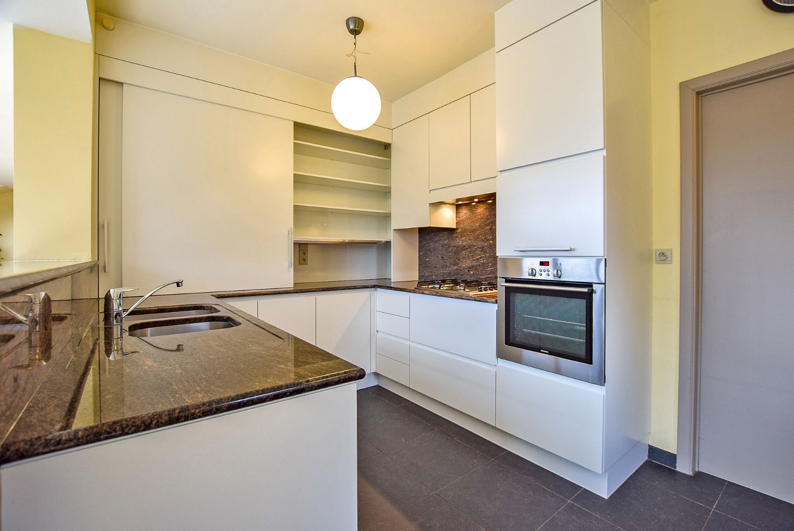 Prachtige open bebouwing met onderhoudsvriendelijke tuin te Oostduinkerke op 642 m². 