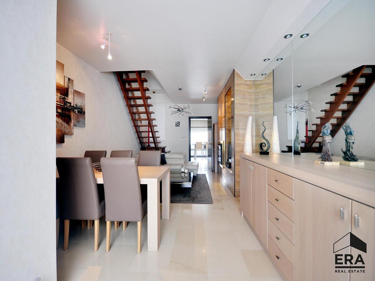 Dé ideale stadswoning. Gelegen in brede, doodlopende straat nabij UZ. 