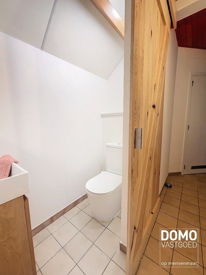 RUIME GEZINSWONING MET 4 SLAAPKAMERS, TUIN EN INPANDIGE GARAGE TE HERK-DE-STAD 