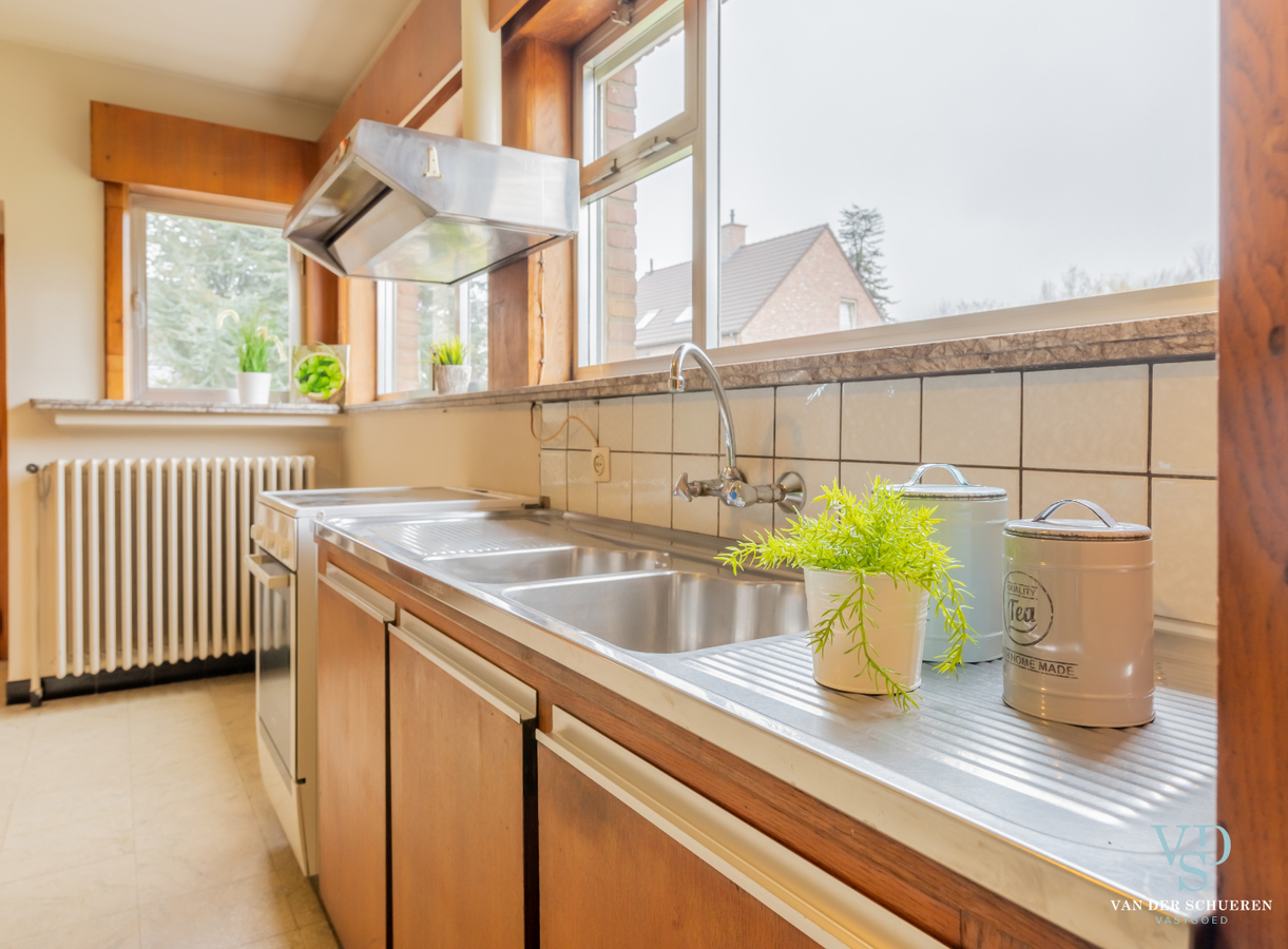 Degelijke, bijzonder ruime woning te Dikkelvenne. 