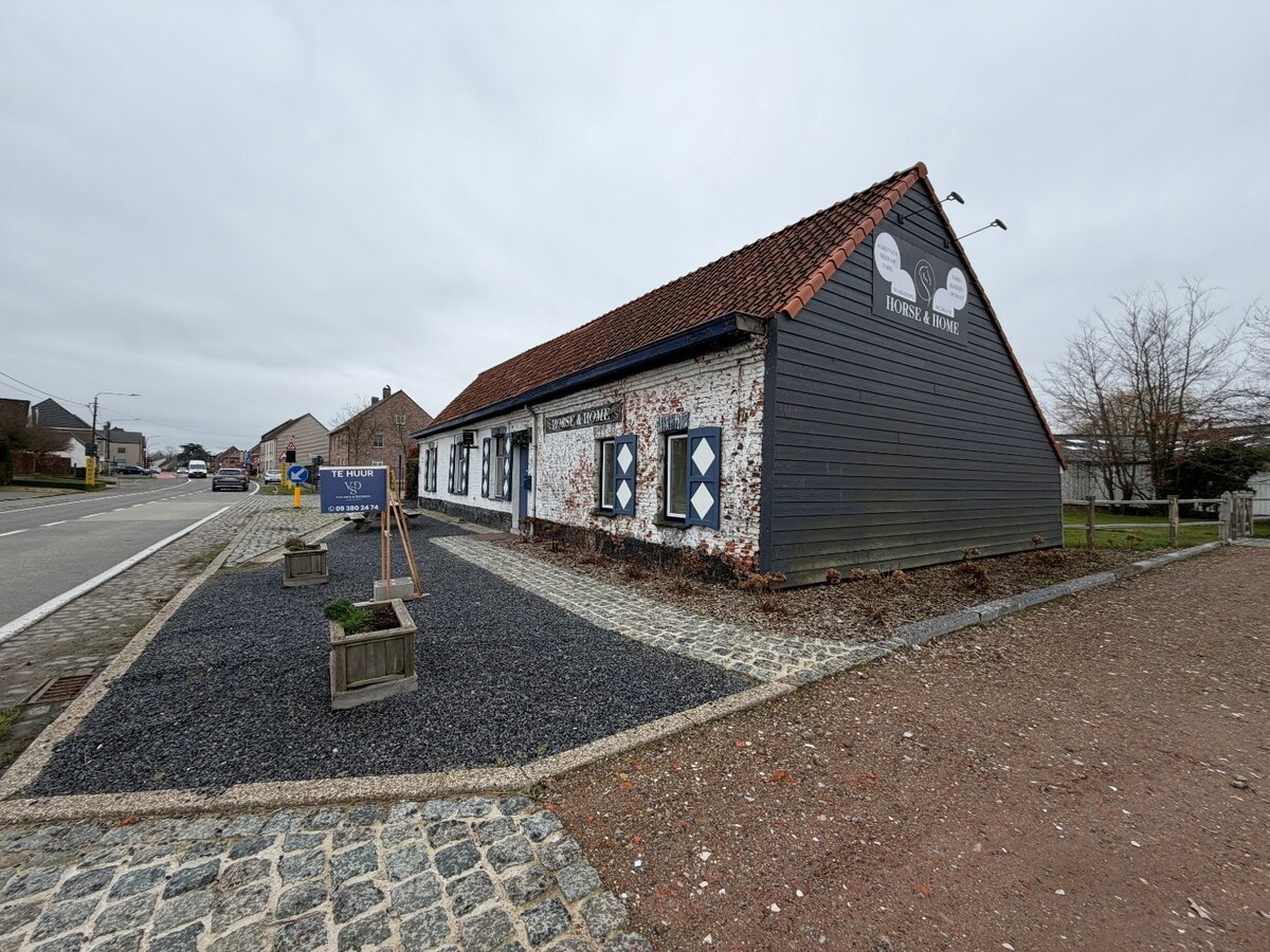 Multifunctioneel commercieel pand op toplocatie. 